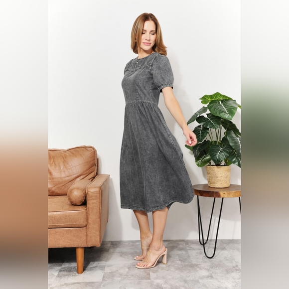 And The Why Designer Full Size Washed Chambray Midi Dress SALE 20% OFF - Picture 4 of 10